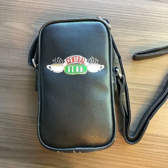 Danielle Nicole Handbags - NWT ❤️ Friends “CENTRAL PERK” Crossbody‎